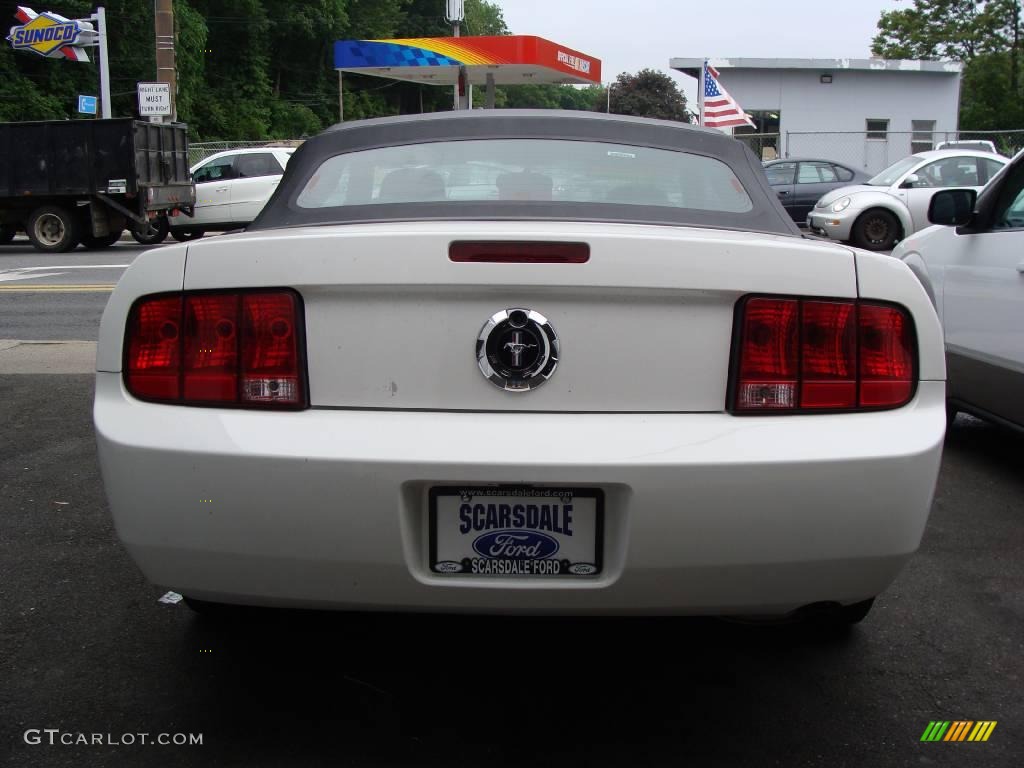 2007 Mustang V6 Deluxe Convertible - Performance White / Light Graphite photo #5