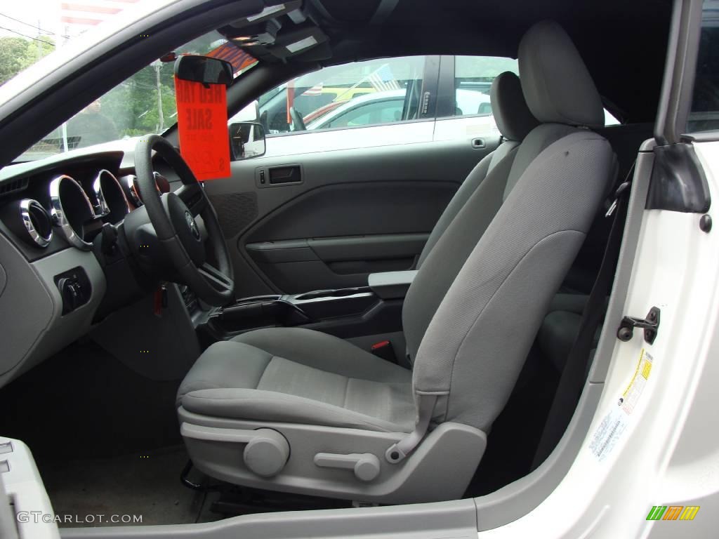 2007 Mustang V6 Deluxe Convertible - Performance White / Light Graphite photo #10