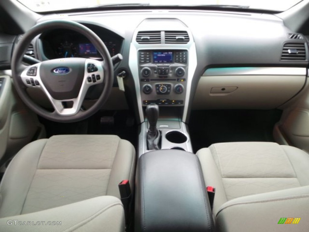 2012 Explorer FWD - Dark Pearl Blue Metallic / Medium Light Stone photo #3