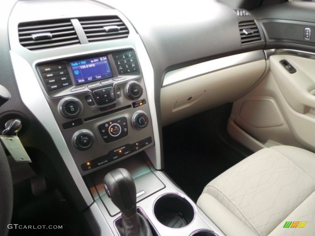 2012 Explorer FWD - Dark Pearl Blue Metallic / Medium Light Stone photo #24