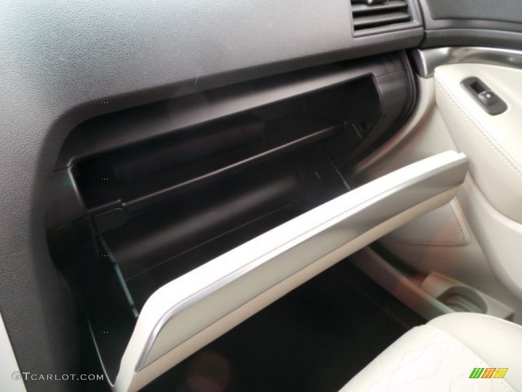 2012 Explorer FWD - Dark Pearl Blue Metallic / Medium Light Stone photo #25