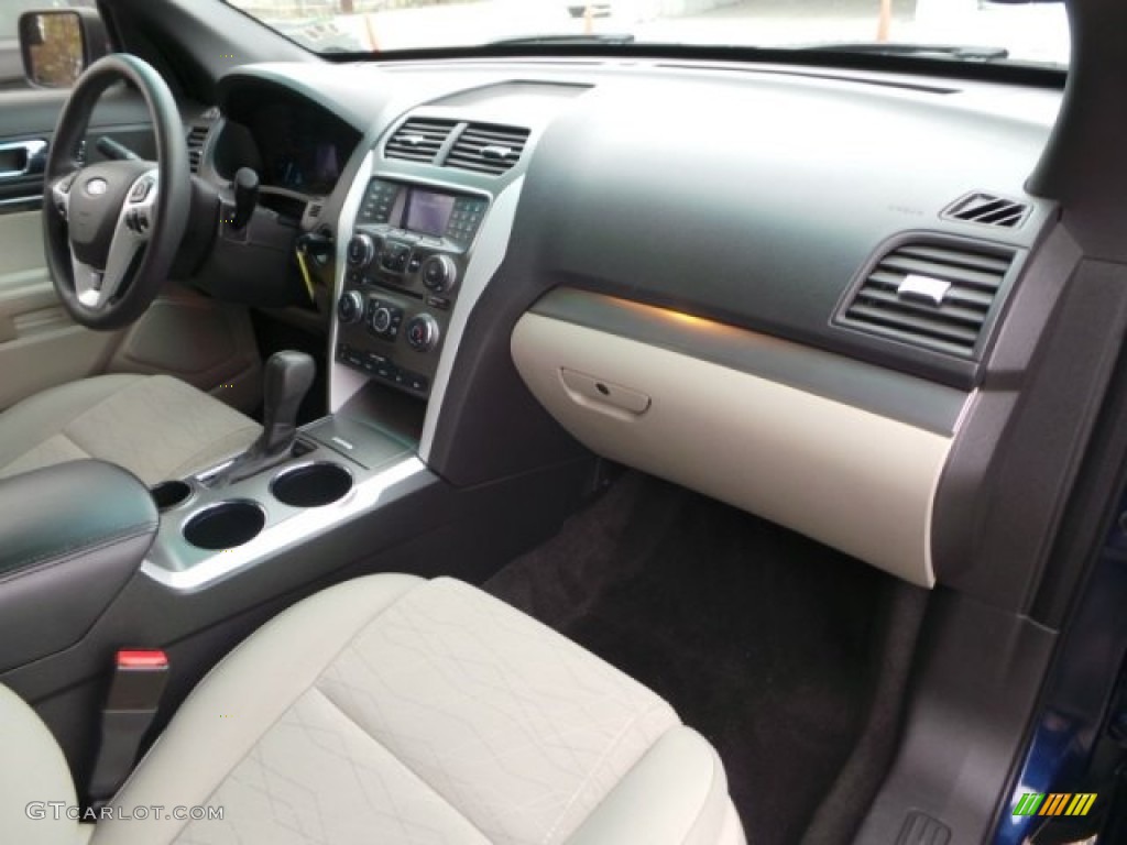 2012 Explorer FWD - Dark Pearl Blue Metallic / Medium Light Stone photo #26