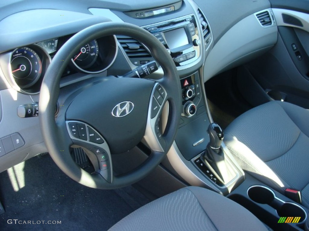 2015 Elantra SE Sedan - Geranium Red / Gray photo #9