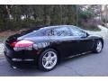 Black - Panamera 4 Photo No. 6