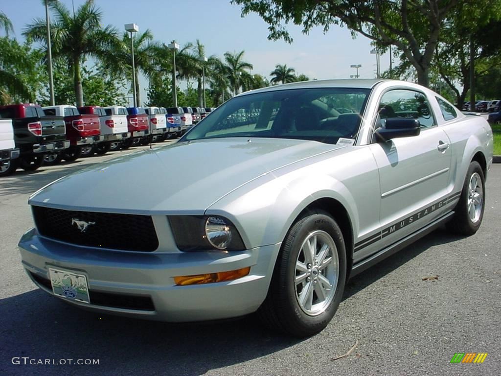 2008 Mustang V6 Deluxe Coupe - Brilliant Silver Metallic / Light Graphite photo #7