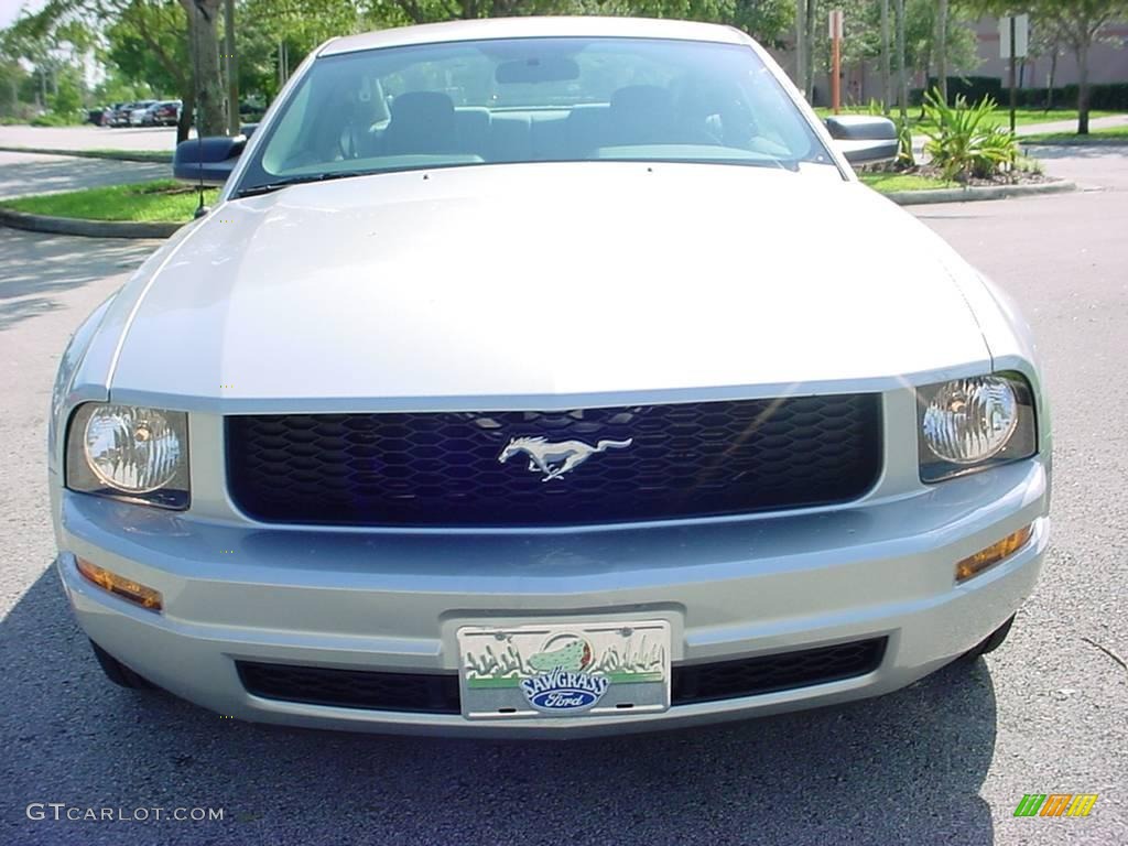 2008 Mustang V6 Deluxe Coupe - Brilliant Silver Metallic / Light Graphite photo #8