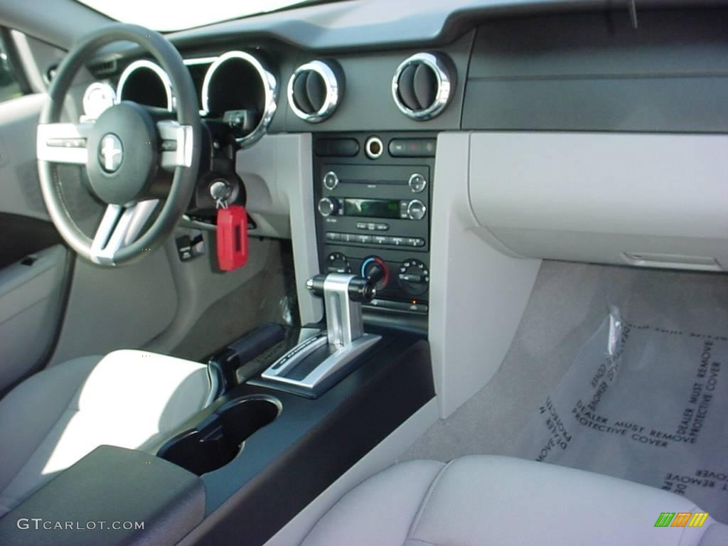 2008 Mustang V6 Deluxe Coupe - Brilliant Silver Metallic / Light Graphite photo #13