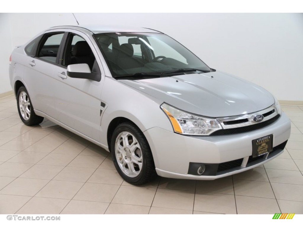 2008 Focus SE Sedan - Silver Frost Metallic / Charcoal Black photo #1