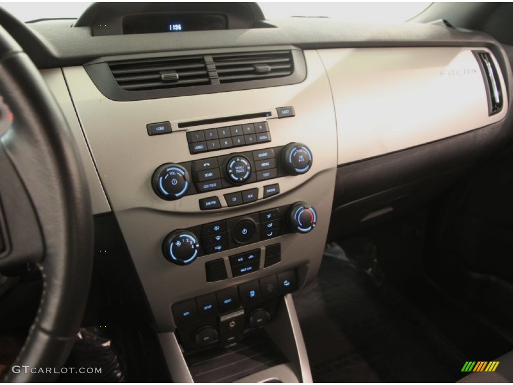 2008 Focus SE Sedan - Silver Frost Metallic / Charcoal Black photo #8