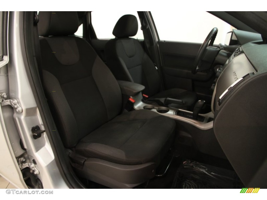 2008 Focus SE Sedan - Silver Frost Metallic / Charcoal Black photo #11