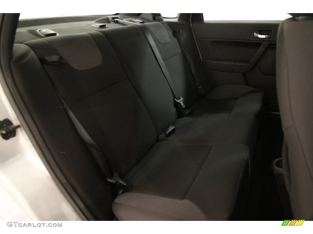 2008 Focus SE Sedan - Silver Frost Metallic / Charcoal Black photo #12