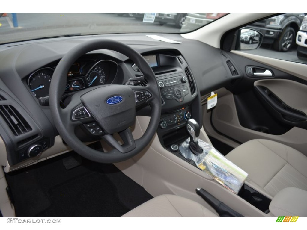 2015 Ford Focus SE Sedan Medium Light Stone Dashboard Photo #100741082