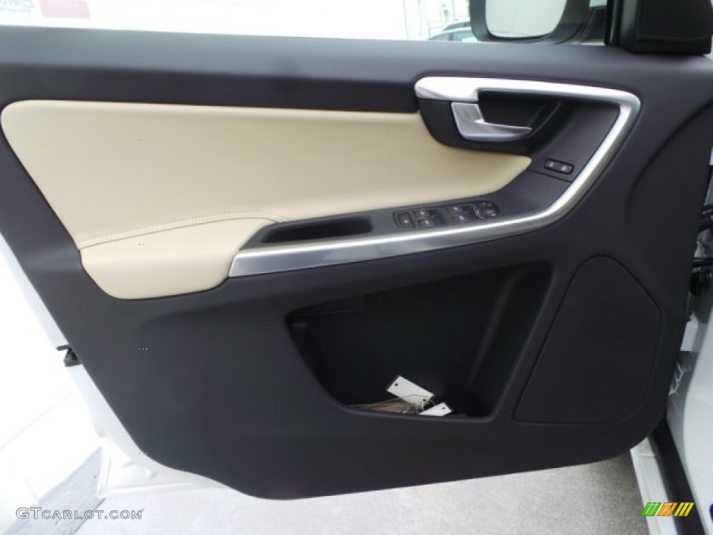 2015 Volvo XC60 T6 Drive-E Door Panel Photos