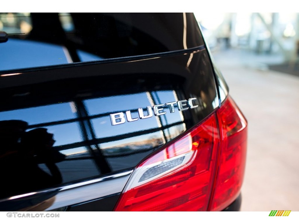 2013 GL 350 BlueTEC 4Matic - Black / Black photo #15