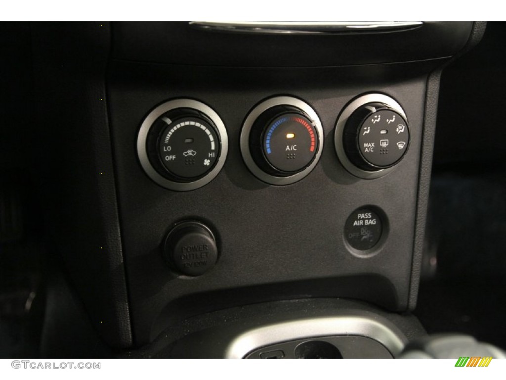 2013 Rogue SV AWD - Platinum Graphite / Black photo #9