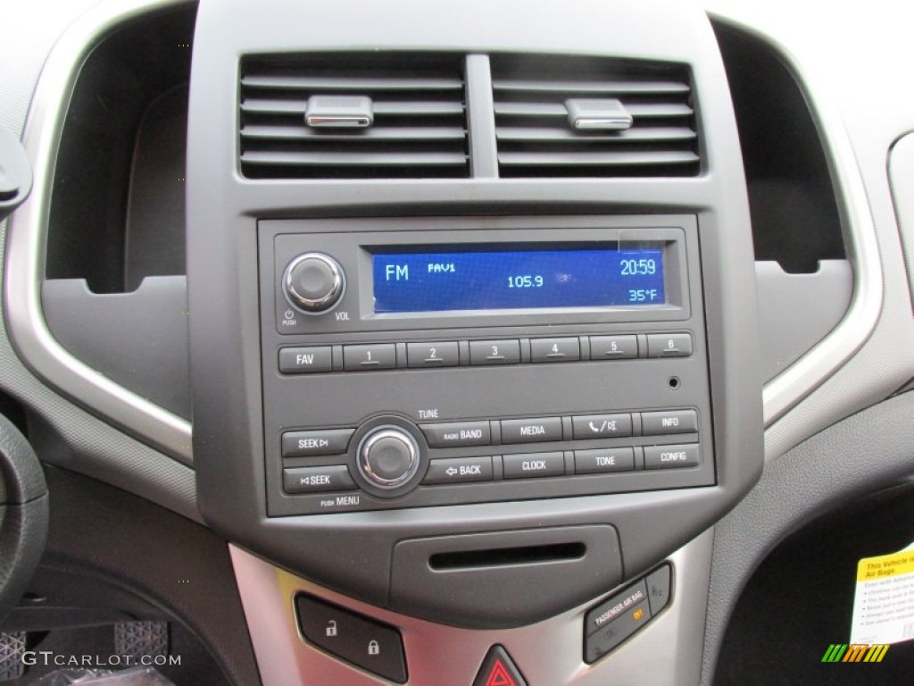 2015 Chevrolet Sonic LS Hatchback Controls Photo #100752889