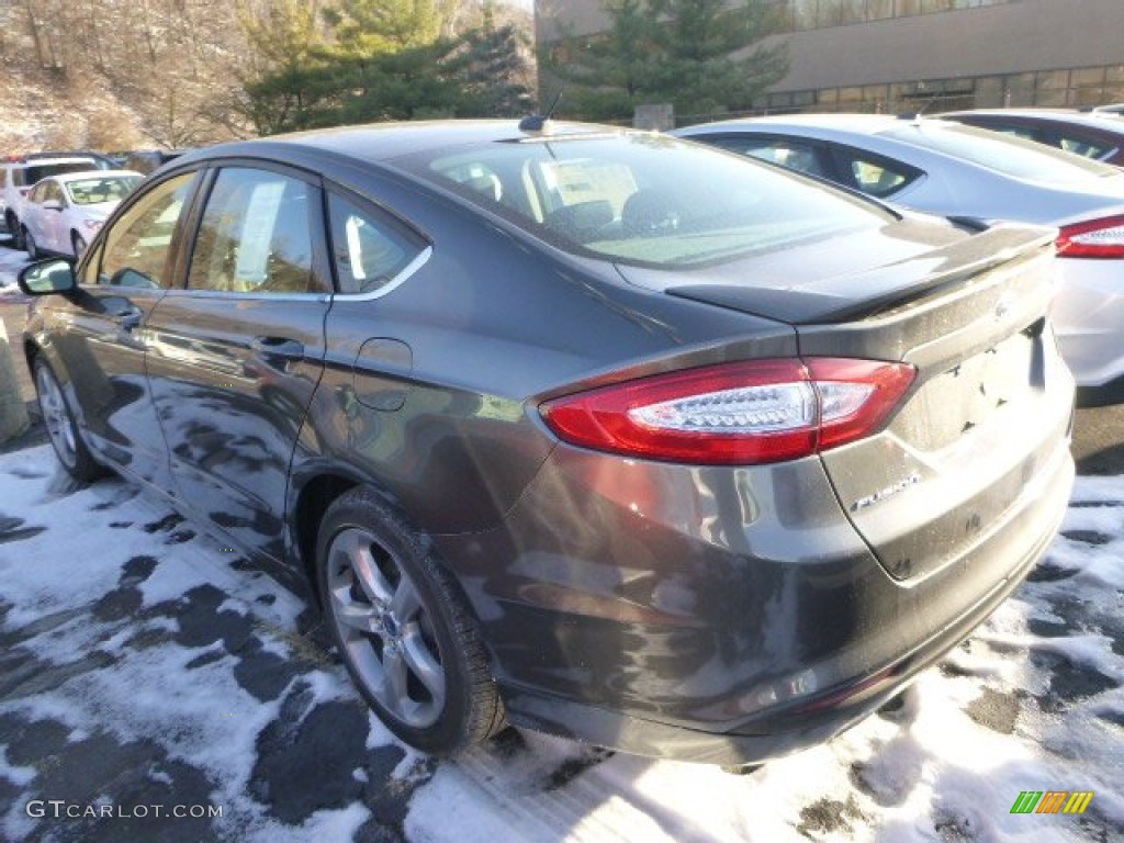 2015 Fusion SE - Magnetic Metallic / Charcoal Black photo #3