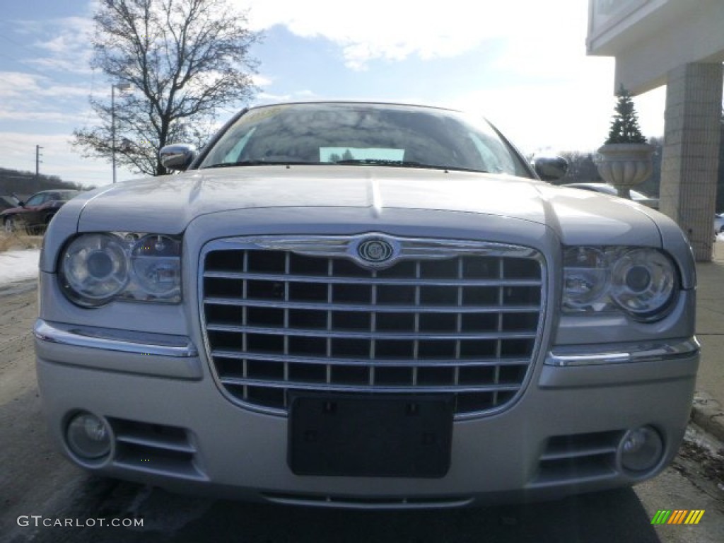 2008 300 C HEMI AWD - Bright Silver Metallic / Dark Slate Gray photo #2