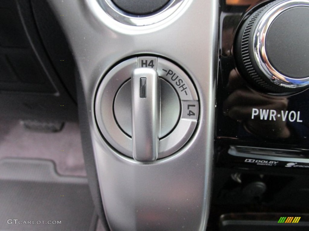 2015 Toyota Land Cruiser Standard Land Cruiser Model Controls Photo #100766674