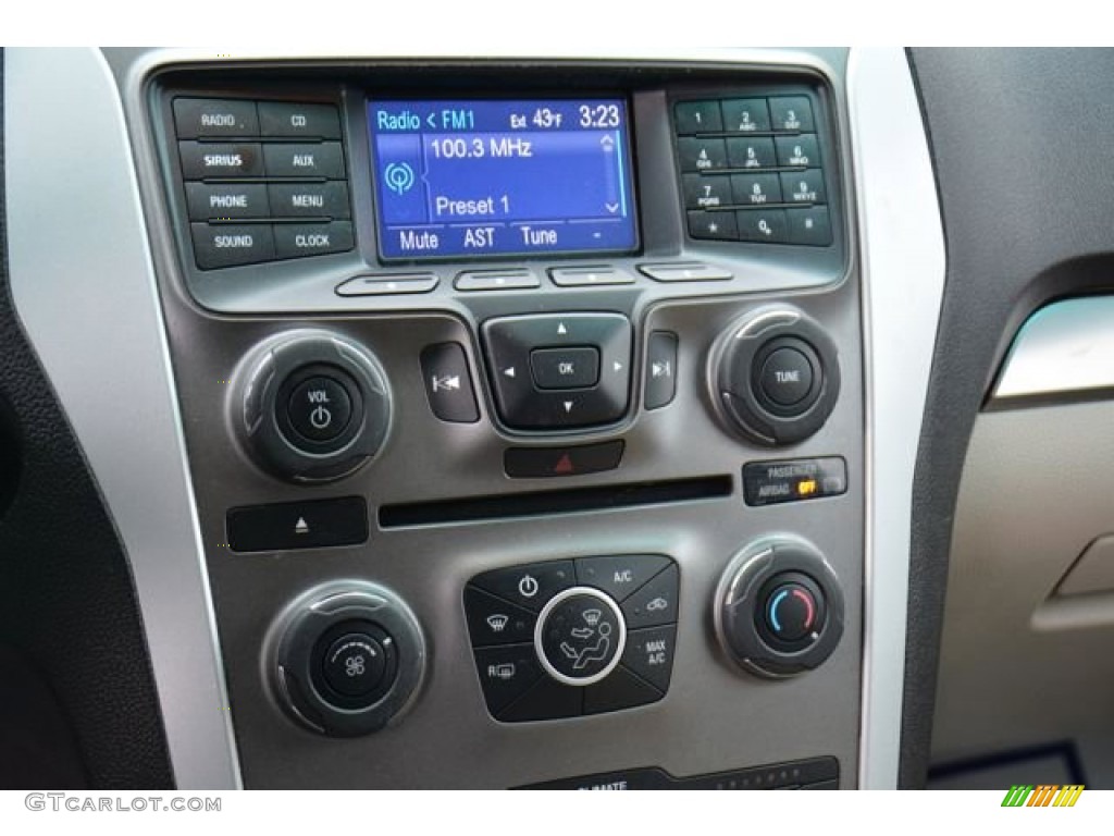 2013 Ford Explorer FWD Controls Photo #100770001
