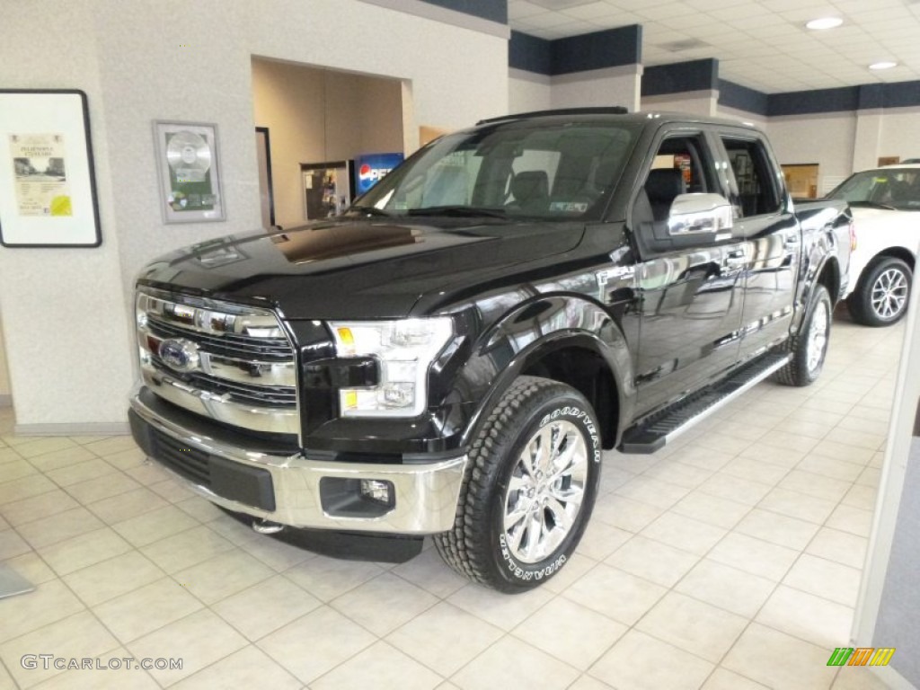 2015 F150 Lariat SuperCrew 4x4 - Tuxedo Black Metallic / Black photo #1