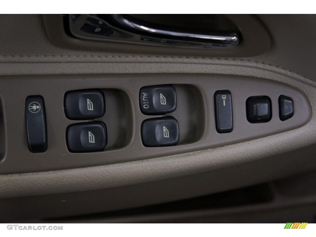 2002 S40 1.9T - Black Sapphire Metallic / Taupe/Light Taupe photo #13