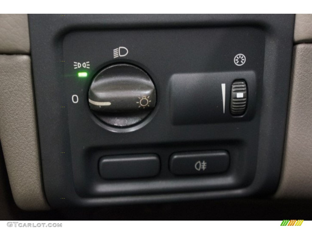 2002 S40 1.9T - Black Sapphire Metallic / Taupe/Light Taupe photo #25