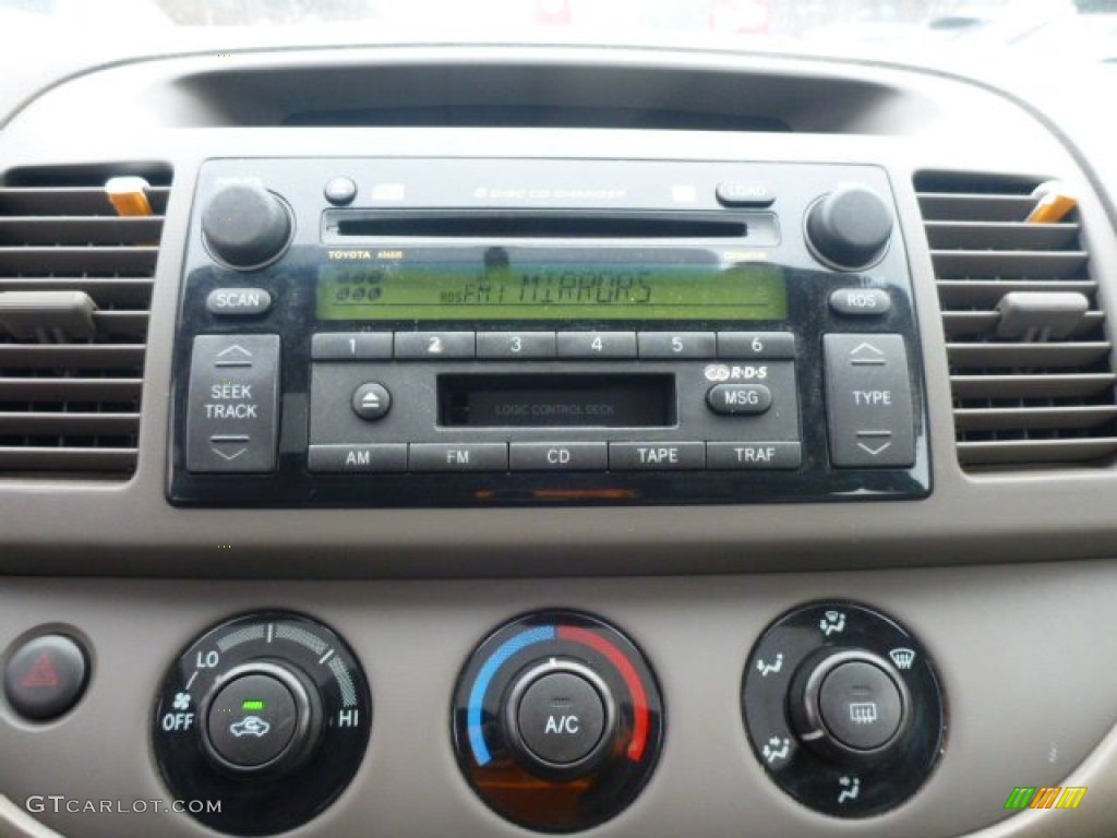 2003 Toyota Camry LE Audio System Photos