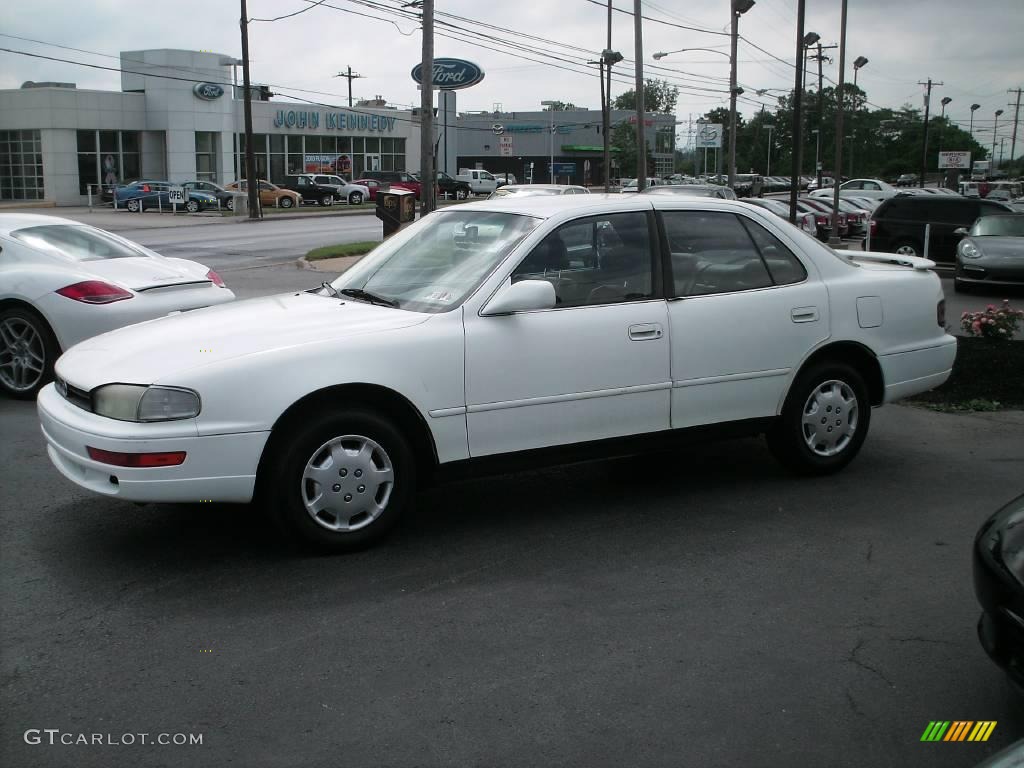 1994 Camry LE Sedan - Super White / Burgundy photo #2