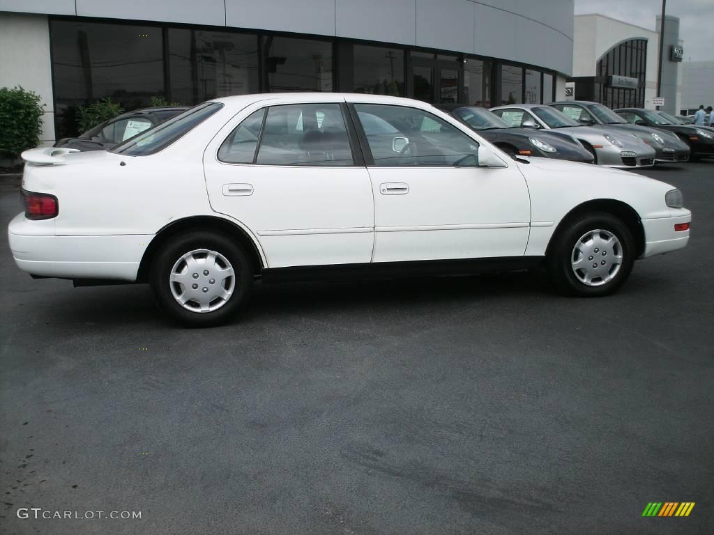 1994 Camry LE Sedan - Super White / Burgundy photo #4