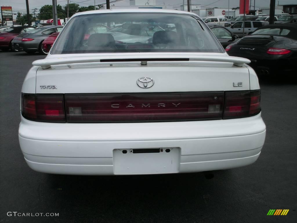 1994 Camry LE Sedan - Super White / Burgundy photo #8