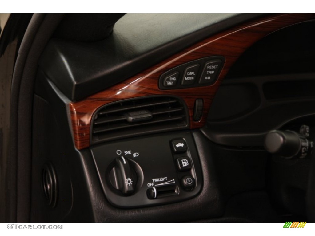 2005 Cadillac DeVille Sedan Controls Photo #100820626