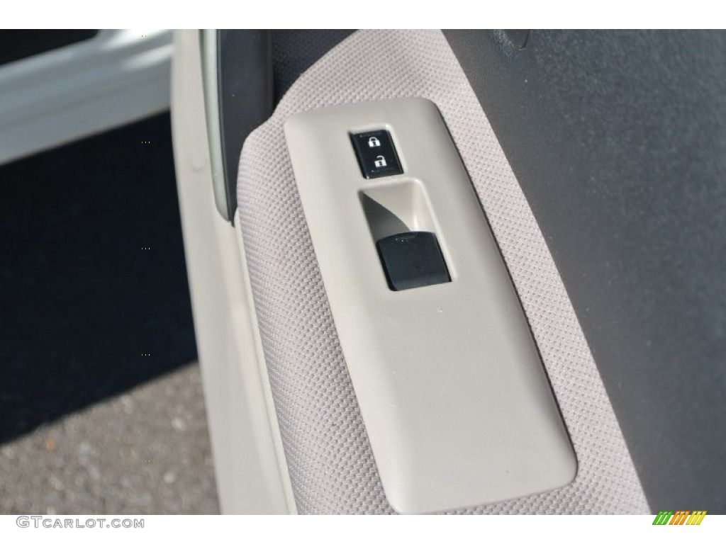 2011 Rogue S - Pearl White / Gray photo #22