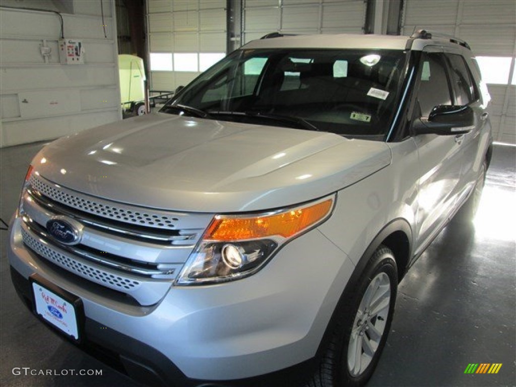 2015 Explorer XLT - Ingot Silver / Charcoal Black photo #3