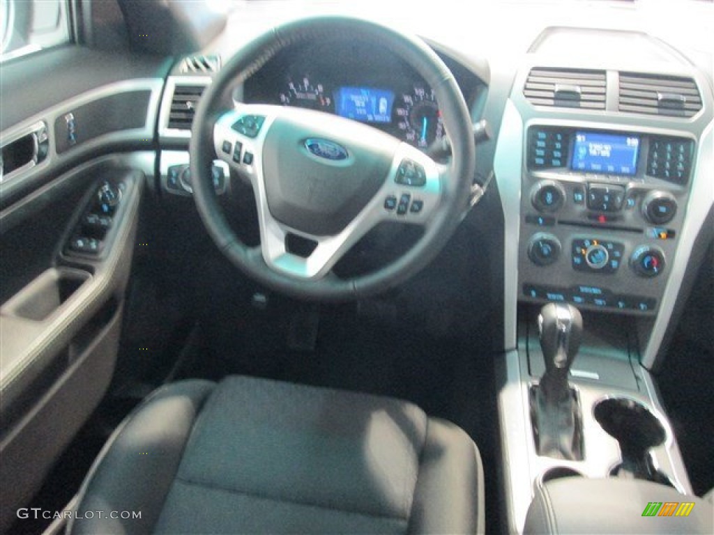 2015 Explorer XLT - Ingot Silver / Charcoal Black photo #12