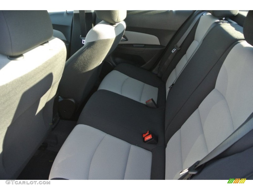 2015 Cruze LS - Silver Ice Metallic / Jet Black/Medium Titanium photo #14