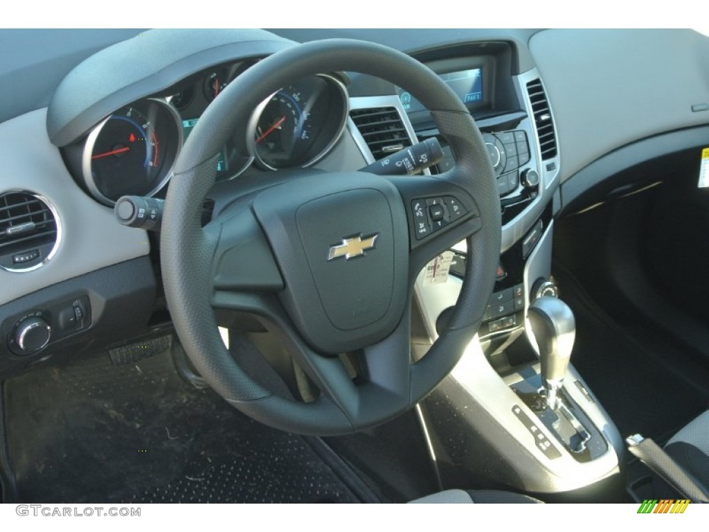 2015 Cruze LS - Silver Ice Metallic / Jet Black/Medium Titanium photo #20