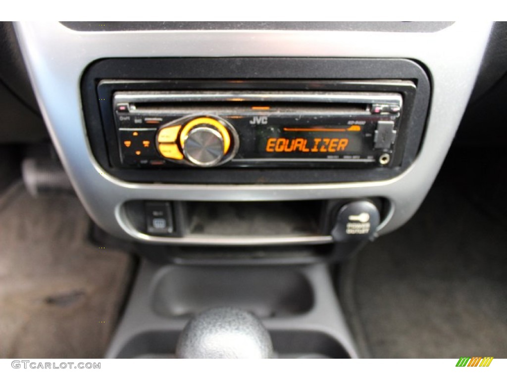 2004 Neon SXT - Bright Silver Metallic / Dark Slate Gray photo #17
