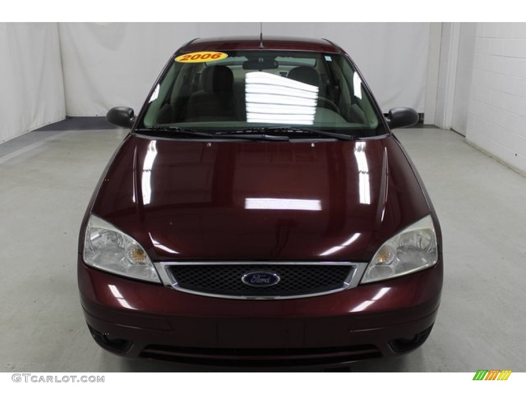 2006 Focus ZX4 SES Sedan - Dark Toreador Red Metallic / Charcoal/Light Flint photo #2