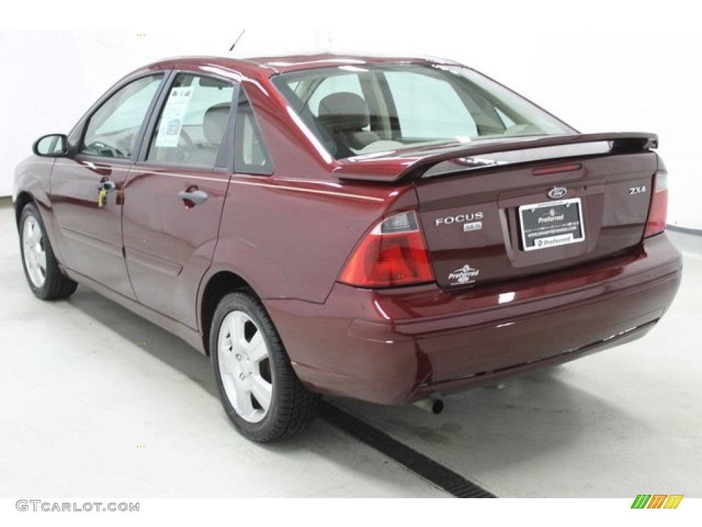 2006 Focus ZX4 SES Sedan - Dark Toreador Red Metallic / Charcoal/Light Flint photo #4