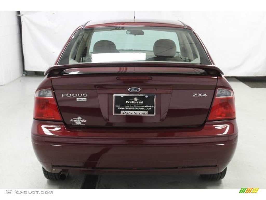 2006 Focus ZX4 SES Sedan - Dark Toreador Red Metallic / Charcoal/Light Flint photo #5