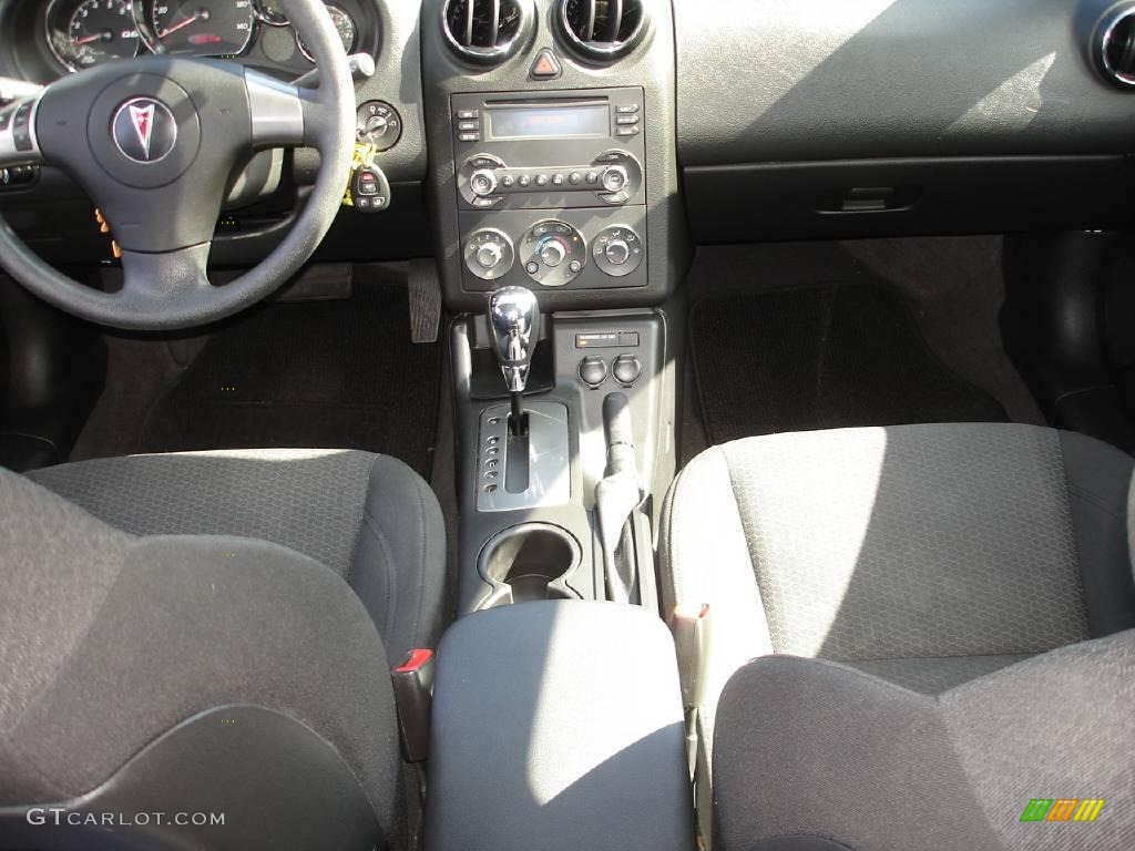 2006 G6 Sedan - Ivory White / Ebony photo #12
