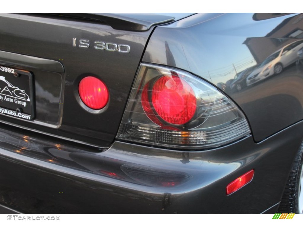 2003 IS 300 Sedan - Graphite Gray Pearl / Black photo #24