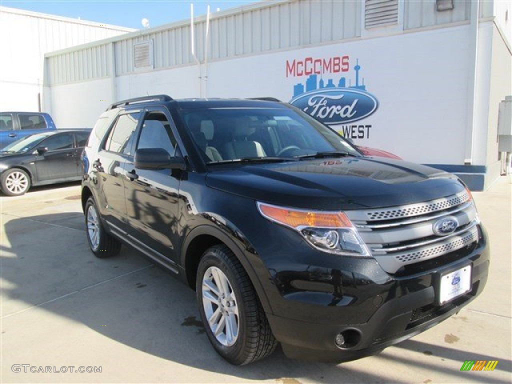 2015 Explorer FWD - Tuxedo Black / Medium Light Stone photo #1