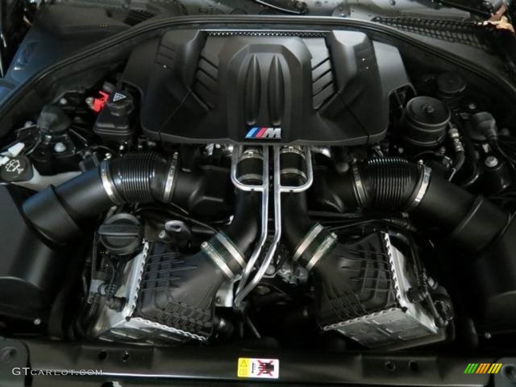 2014 BMW M6 Convertible Engine Photos