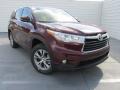 Front 3/4 View of 2015 Highlander LE