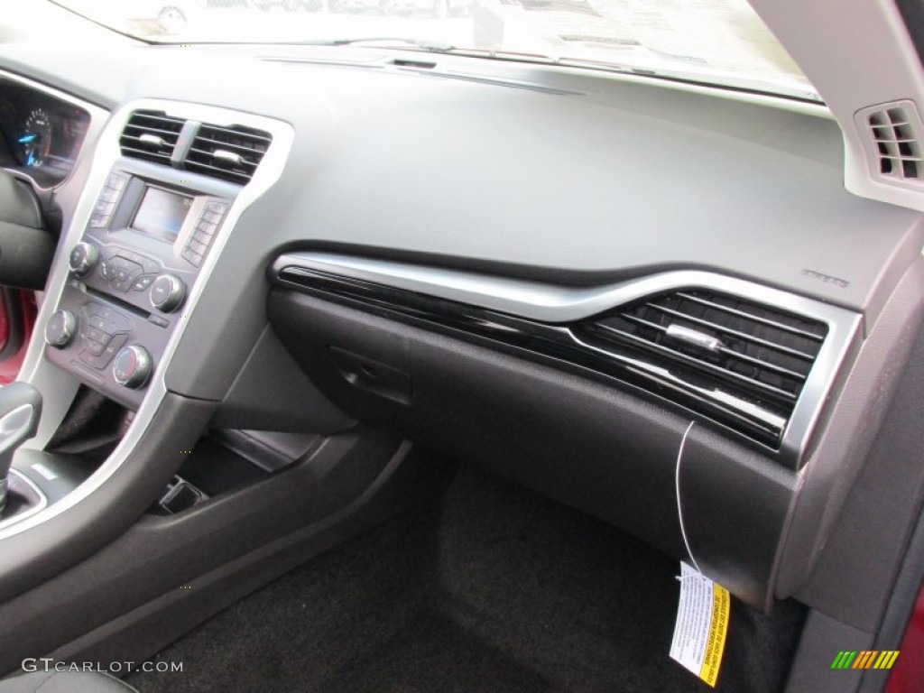 2015 Fusion SE - Ruby Red Metallic / Charcoal Black photo #18