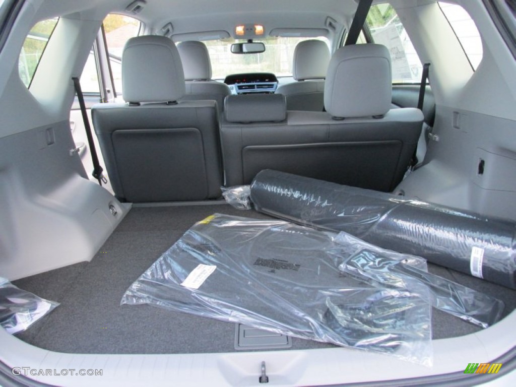 2015 Toyota Prius v Five Trunk Photos