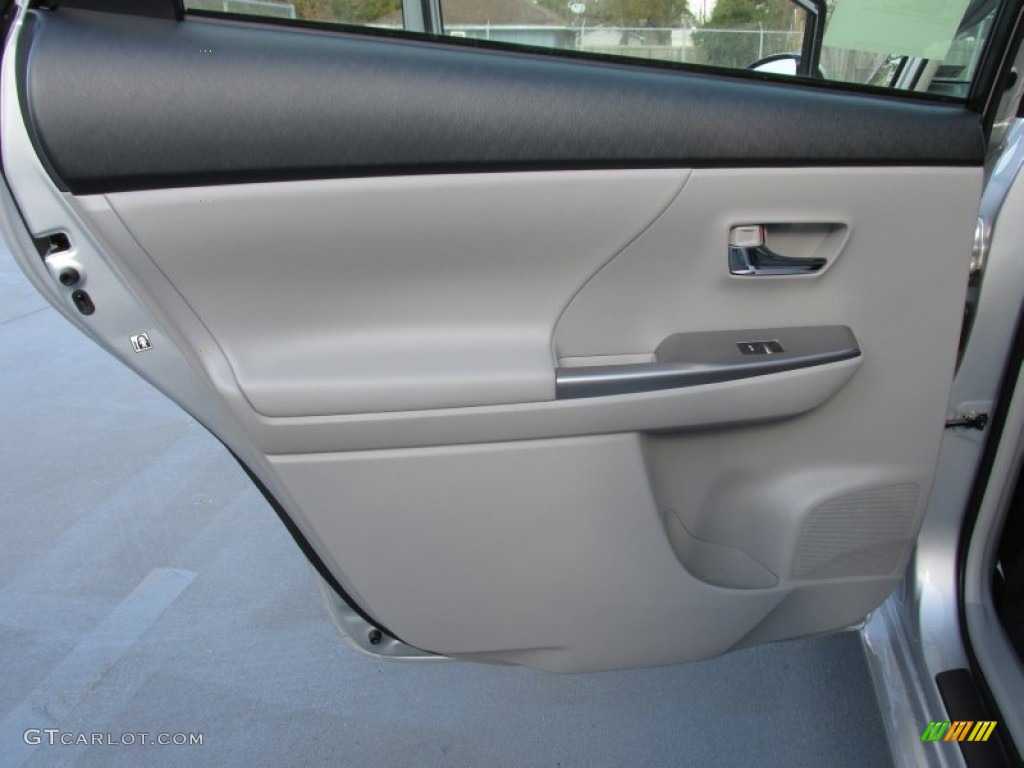 2015 Toyota Prius v Five Ash Door Panel Photo #100883057