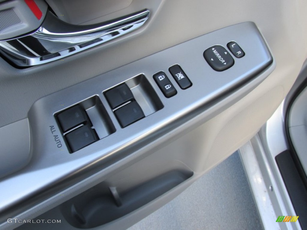 2015 Toyota Prius v Five Controls Photo #100883084